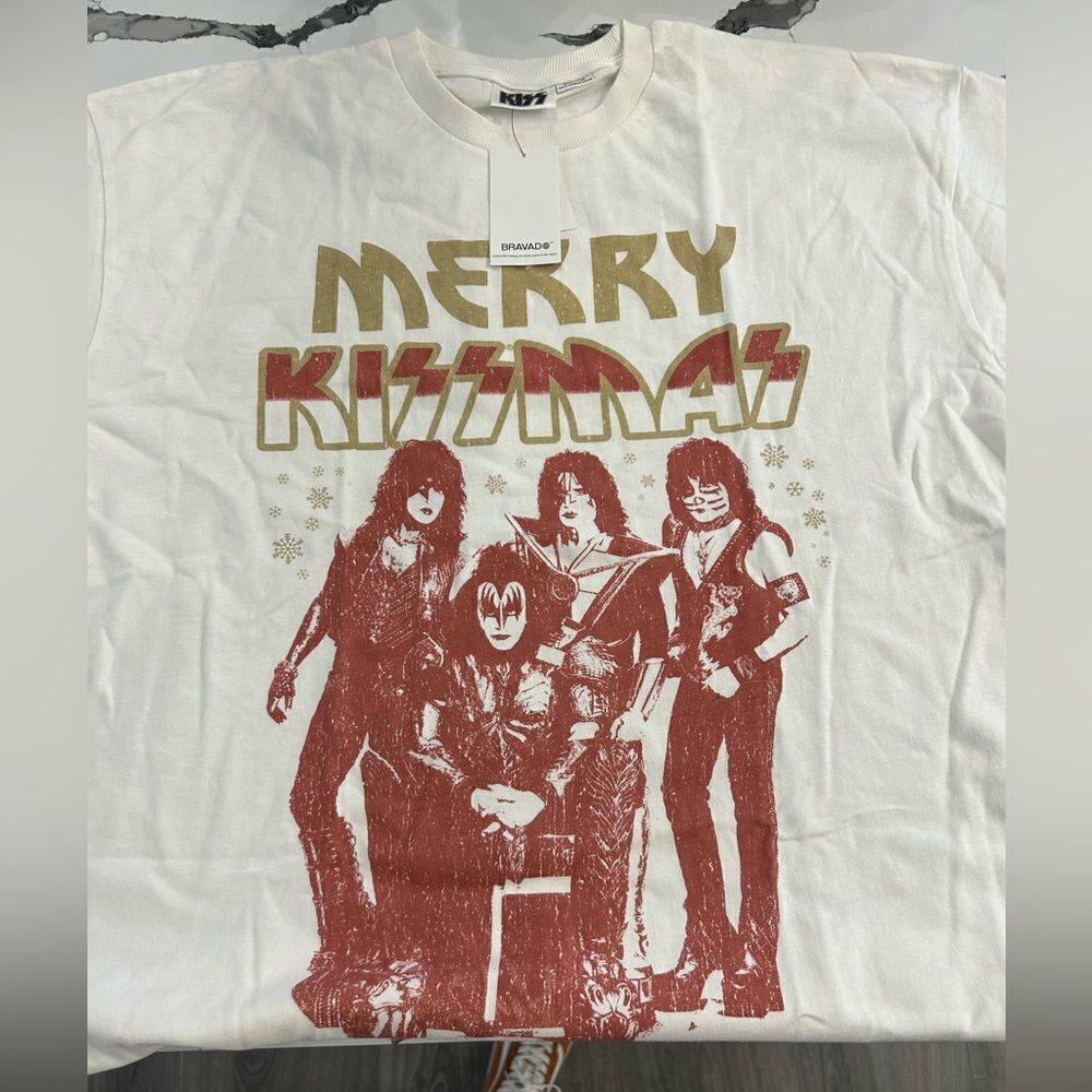 Christmas Kiss tee